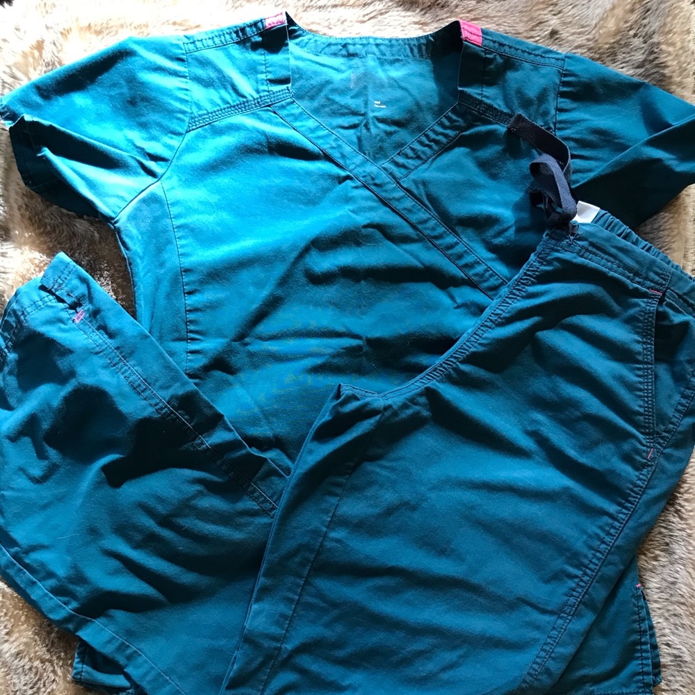 Women’s Scrubs Bundle!